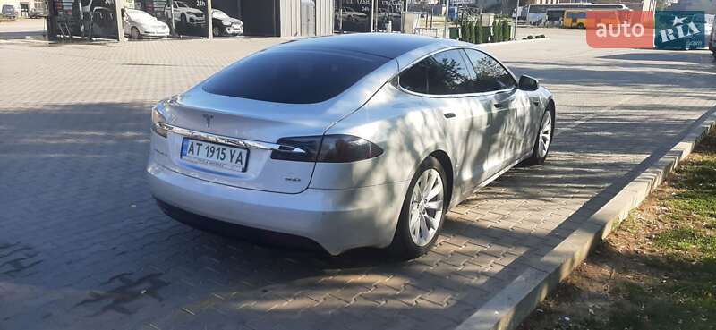 Ліфтбек Tesla Model S 2017 в Коломиї