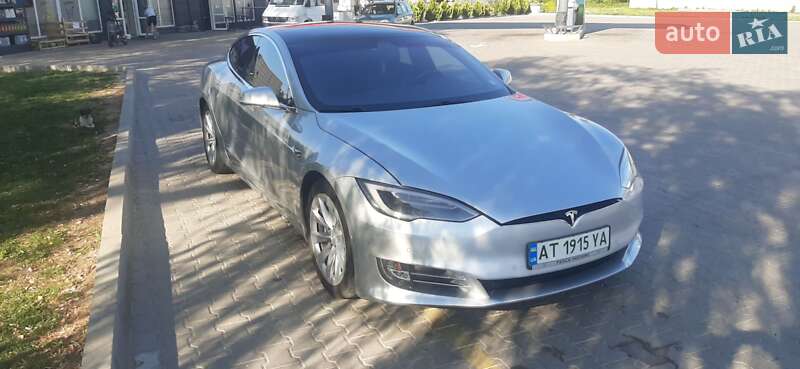 Ліфтбек Tesla Model S 2017 в Коломиї