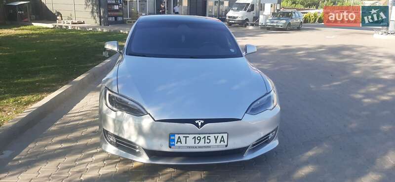 Лифтбек Tesla Model S 2017 в Коломые