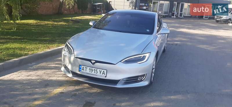 Ліфтбек Tesla Model S 2017 в Коломиї
