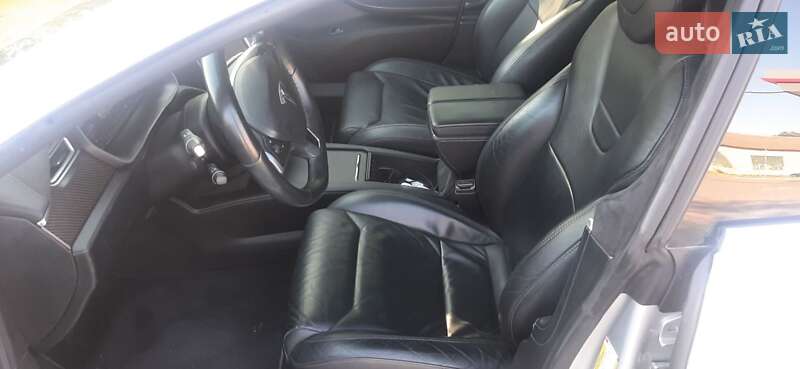 Лифтбек Tesla Model S 2017 в Коломые