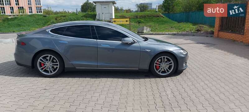 Ліфтбек Tesla Model S 2014 в Києві