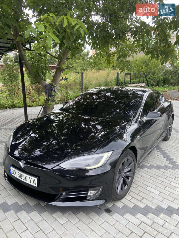 Лифтбек Tesla Model S 2018 в Хмельницком