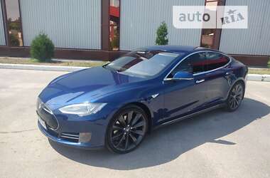 Лифтбек Tesla Model S 2016 в 