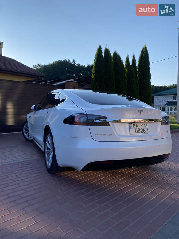Лифтбек Tesla Model S 2018 в Знаменке