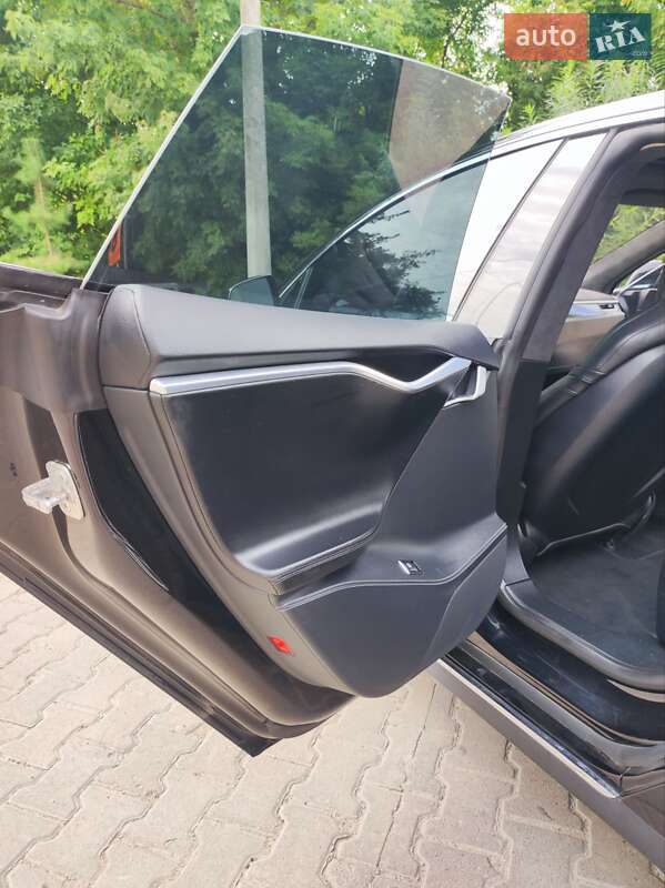 Лифтбек Tesla Model S 2015 в Сумах