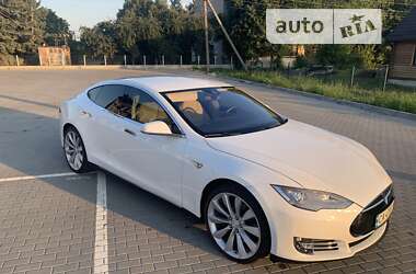 Лифтбек Tesla Model S 2015 в Умани