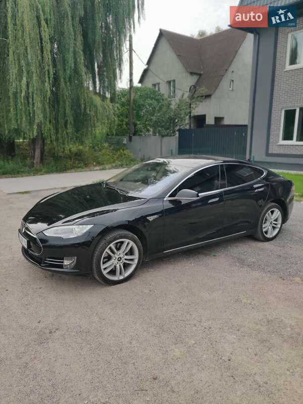 Ліфтбек Tesla Model S 2015 в Києві