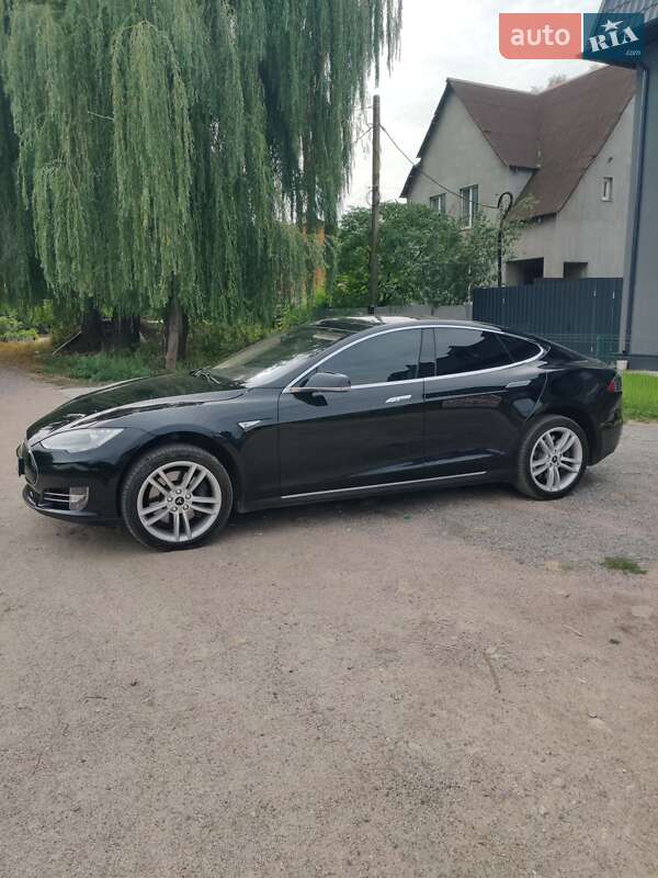 Ліфтбек Tesla Model S 2015 в Києві
