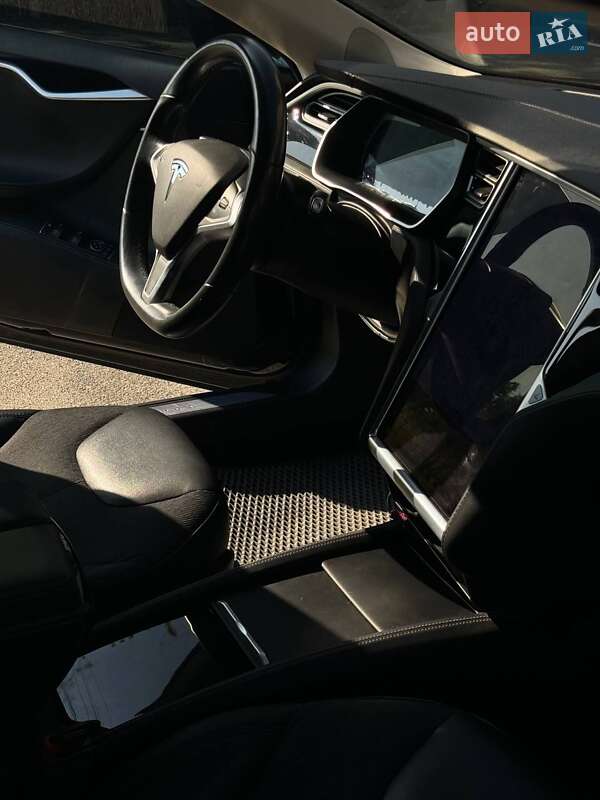 Ліфтбек Tesla Model S 2015 в Києві