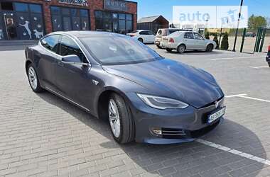 Ліфтбек Tesla Model S 2017 в Вінниці