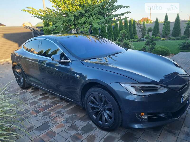 Лифтбек Tesla Model S 2020 в 