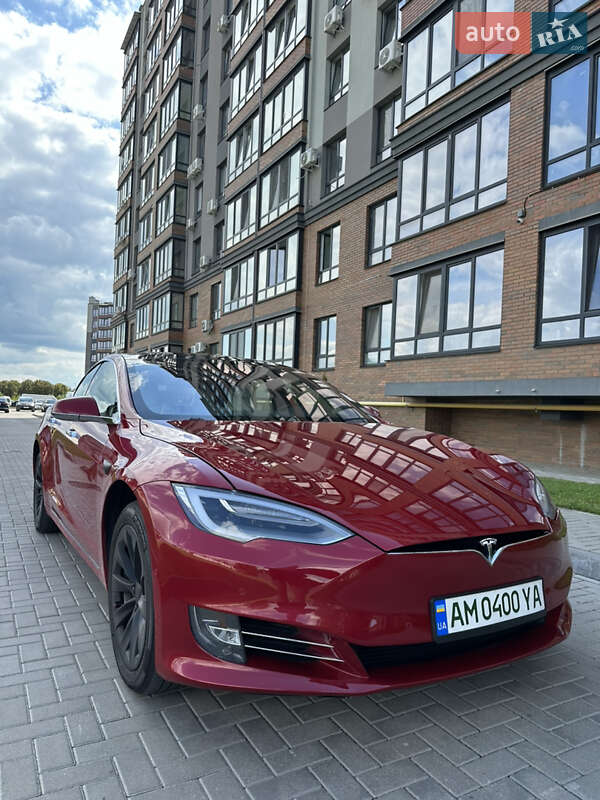 Лифтбек Tesla Model S 2018 в Житомире