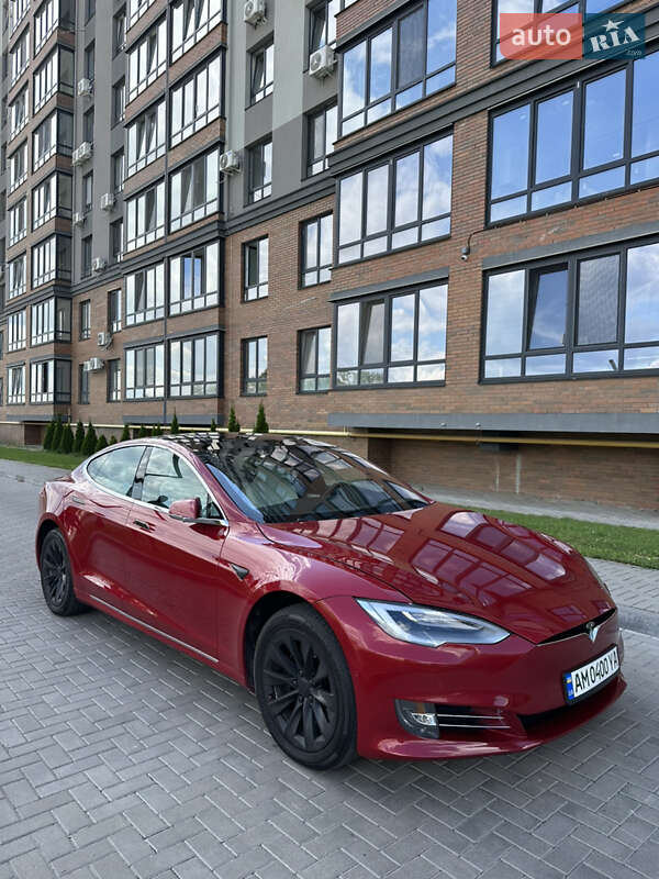 Лифтбек Tesla Model S 2018 в Житомире