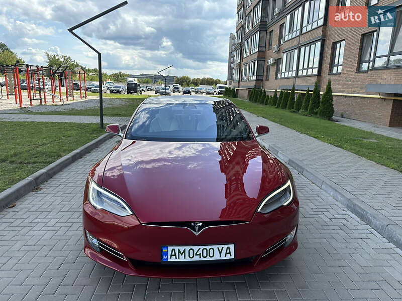 Лифтбек Tesla Model S 2018 в Житомире
