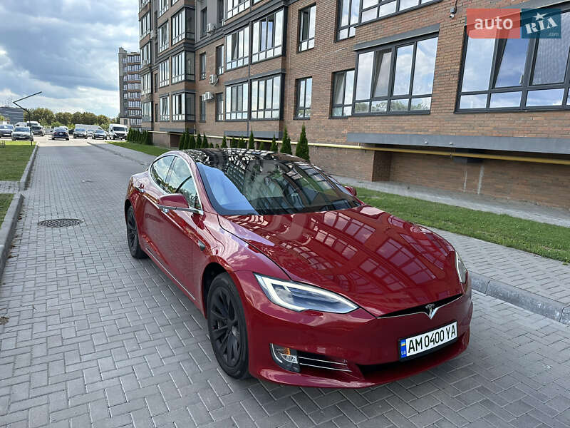 Лифтбек Tesla Model S 2018 в Житомире
