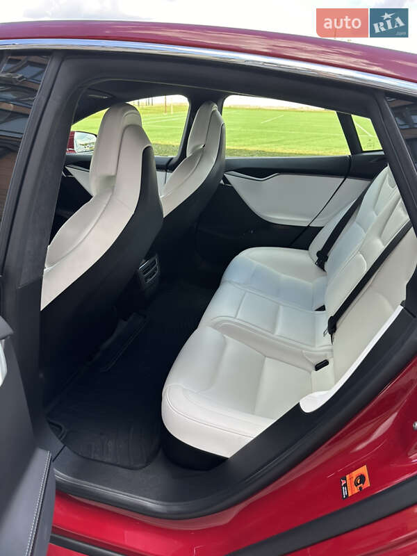 Лифтбек Tesla Model S 2018 в Житомире