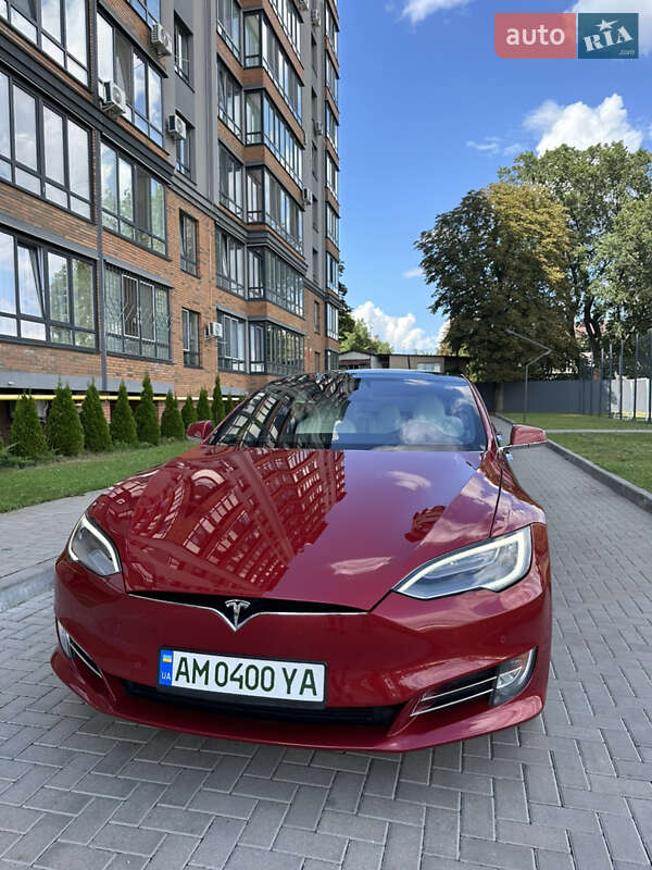 Лифтбек Tesla Model S 2018 в Житомире