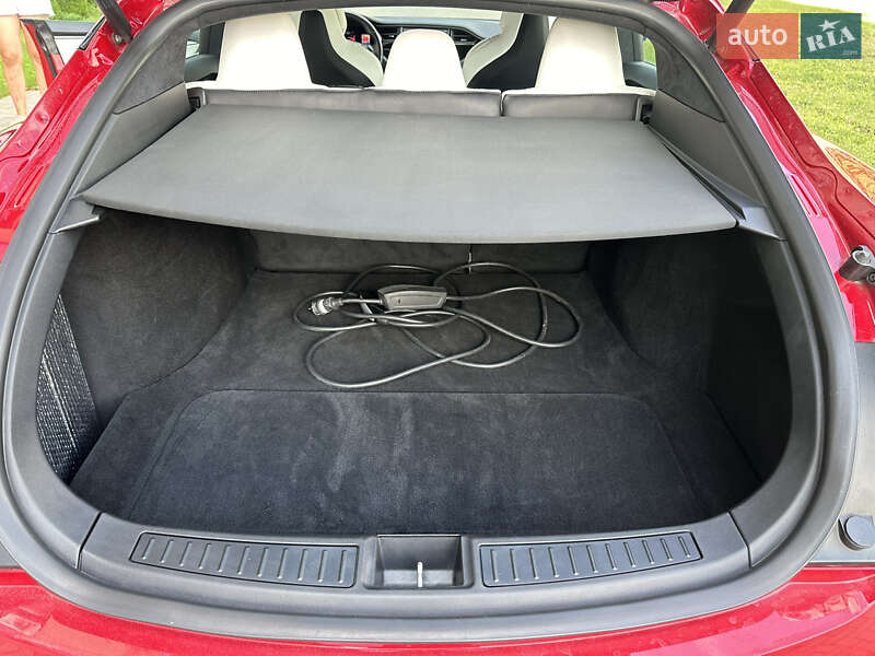 Лифтбек Tesla Model S 2018 в Житомире