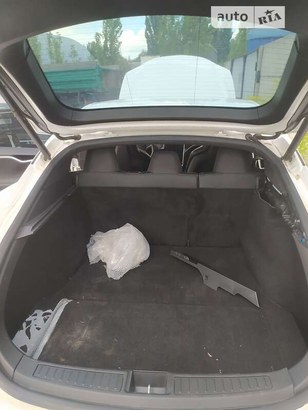 Ліфтбек Tesla Model S 2016 в Житомирі