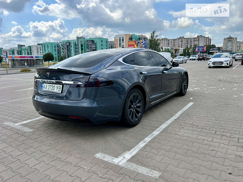 Лифтбек Tesla Model S 2017 в Киеве