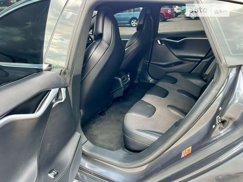 Лифтбек Tesla Model S 2017 в Киеве