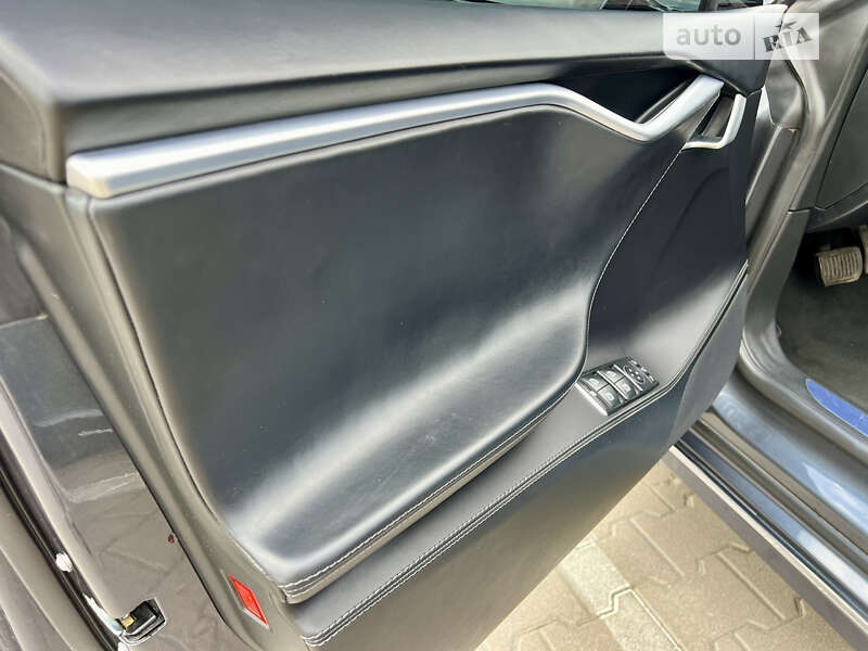 Лифтбек Tesla Model S 2017 в Киеве