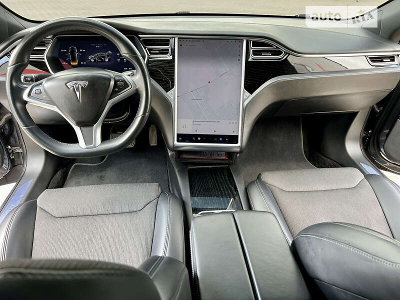 Лифтбек Tesla Model S 2017 в Киеве