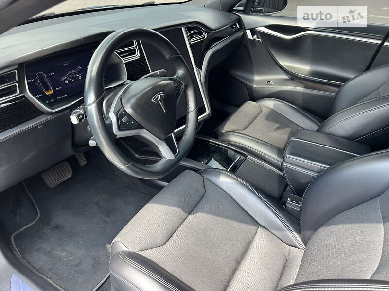 Лифтбек Tesla Model S 2017 в Киеве