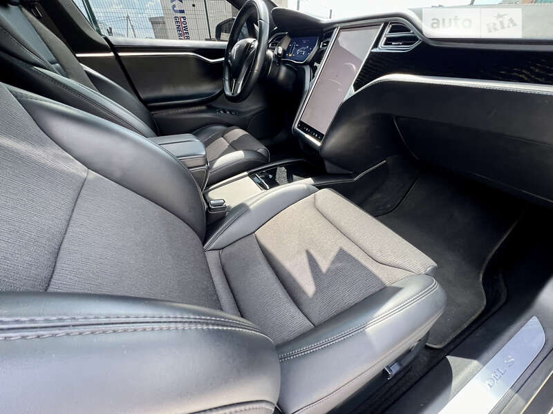 Лифтбек Tesla Model S 2017 в Киеве