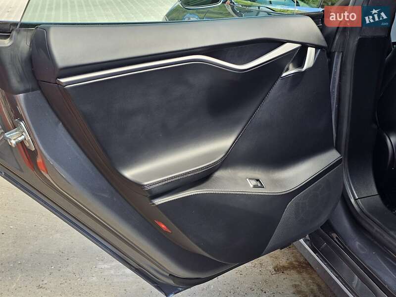 Ліфтбек Tesla Model S 2018 в Тернополі