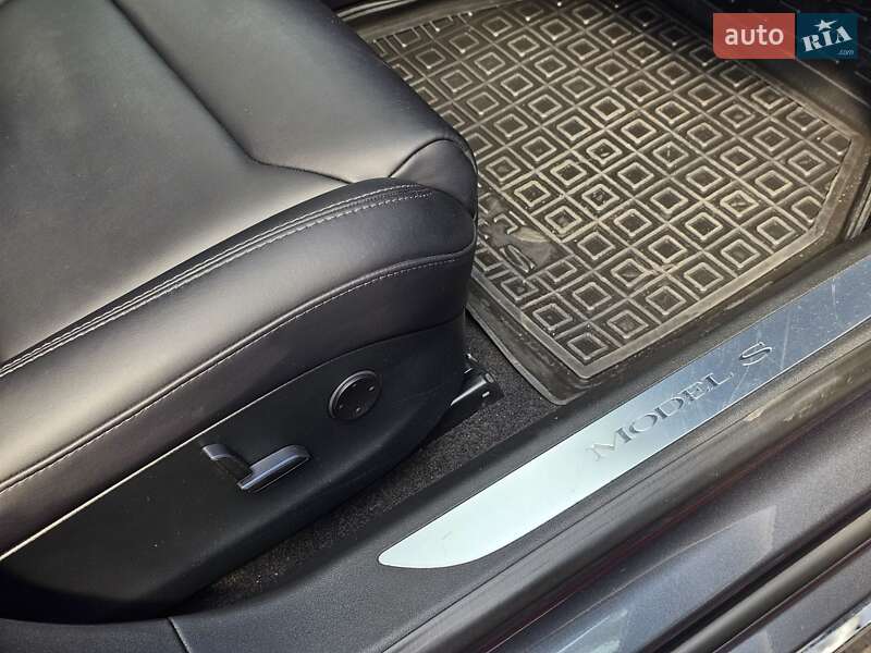 Ліфтбек Tesla Model S 2018 в Тернополі