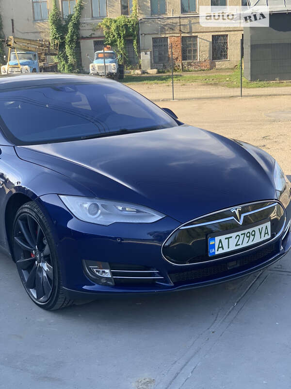 Ліфтбек Tesla Model S 2015 в 
