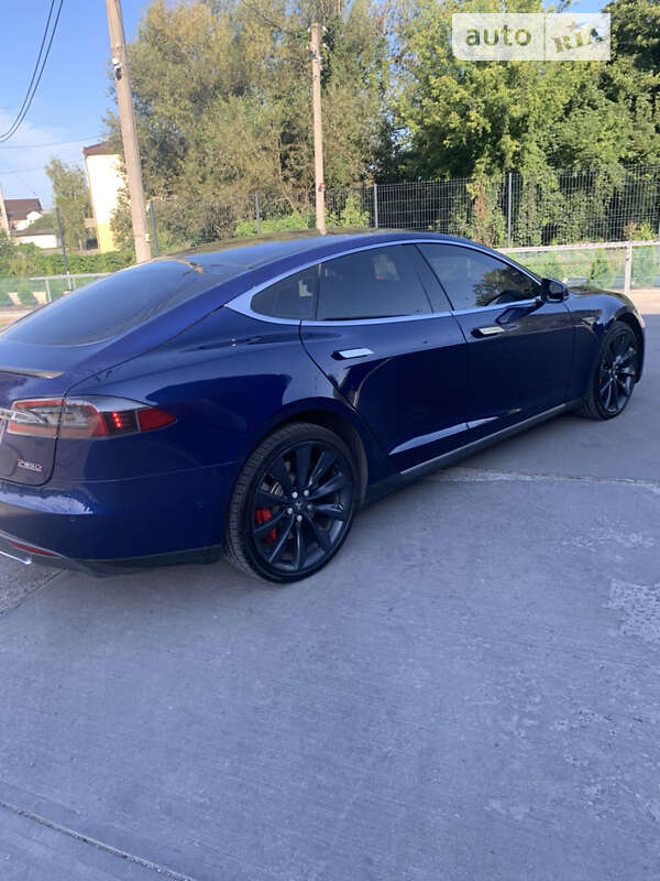 Ліфтбек Tesla Model S 2015 в Івано-Франківську