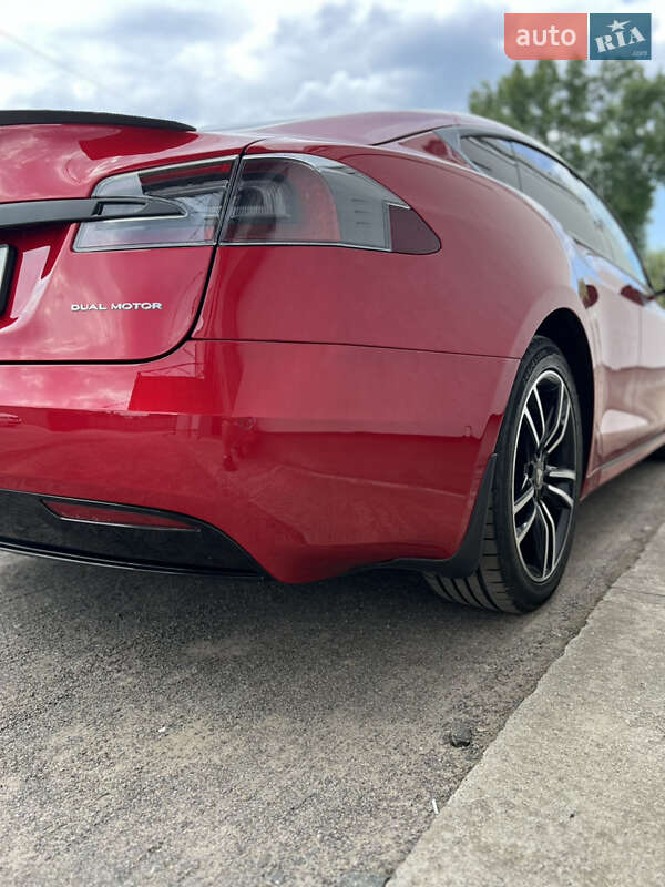 Лифтбек Tesla Model S 2019 в Виннице