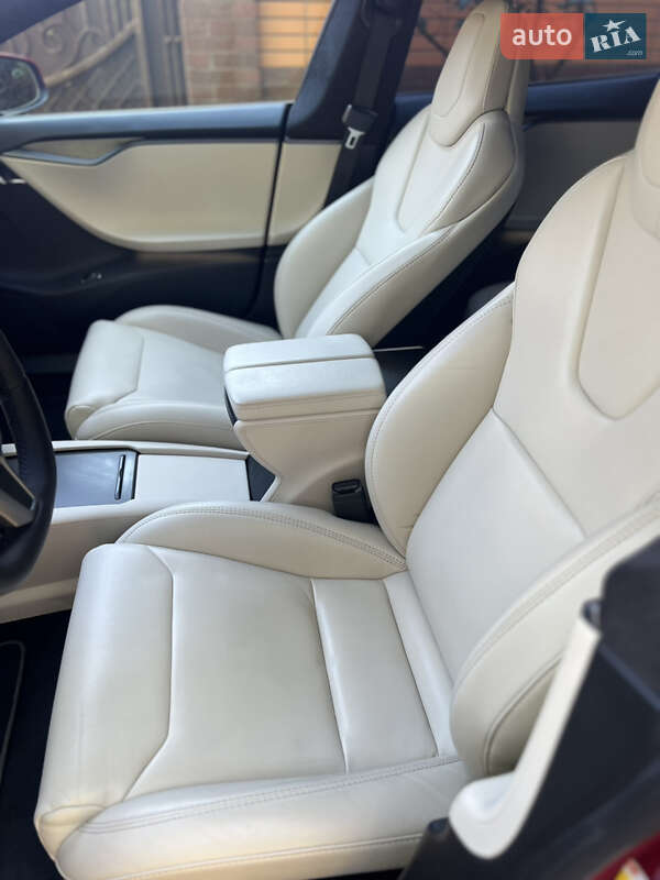 Лифтбек Tesla Model S 2019 в Виннице