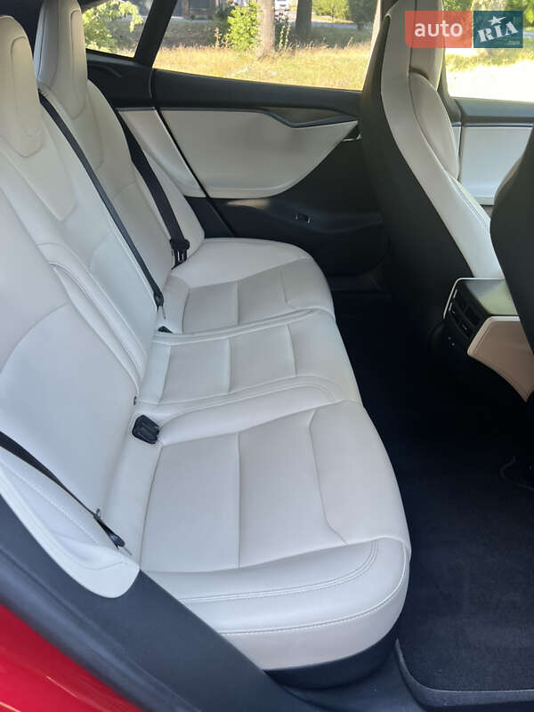 Лифтбек Tesla Model S 2019 в Виннице