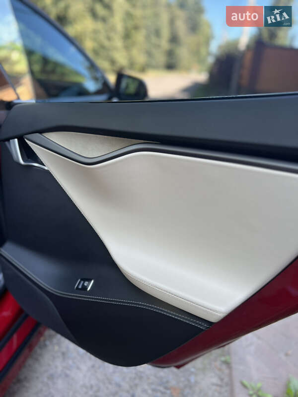 Лифтбек Tesla Model S 2019 в Виннице