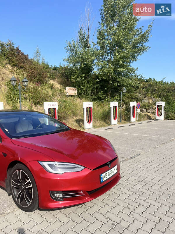 Лифтбек Tesla Model S 2019 в Виннице