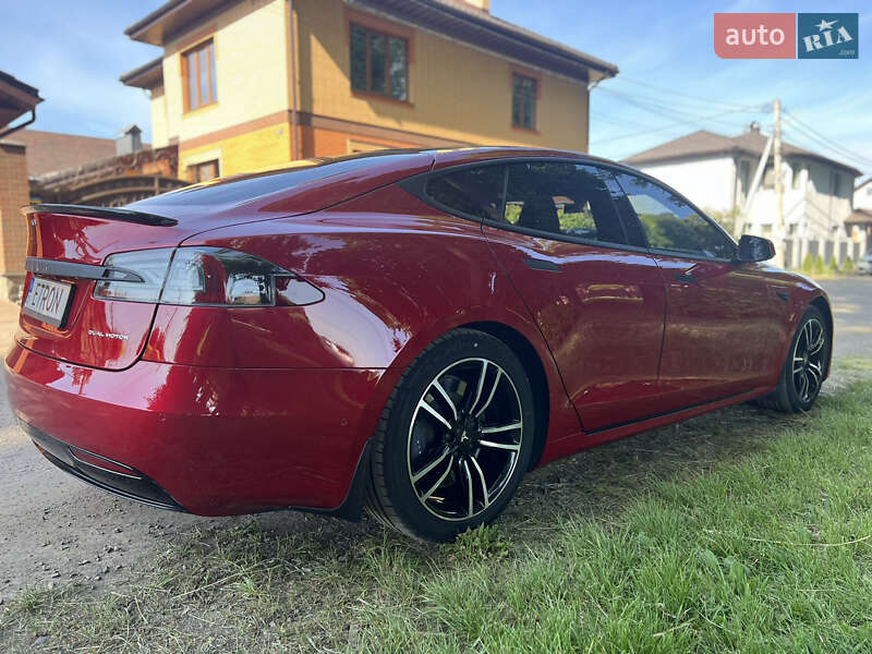 Лифтбек Tesla Model S 2019 в Виннице
