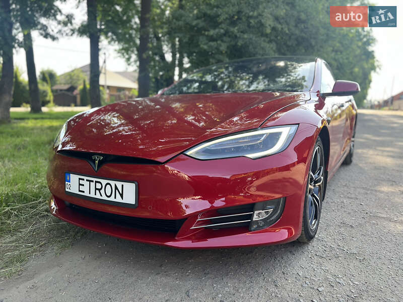 Лифтбек Tesla Model S 2019 в Виннице