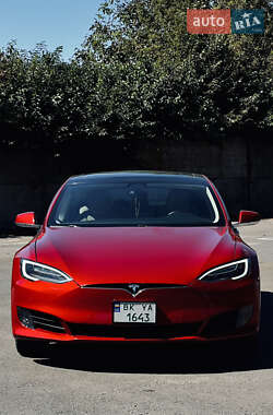 Ліфтбек Tesla Model S 2017 в 