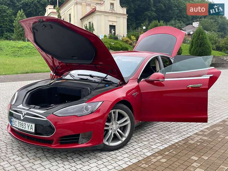 Ліфтбек Tesla Model S 2013 в Львові