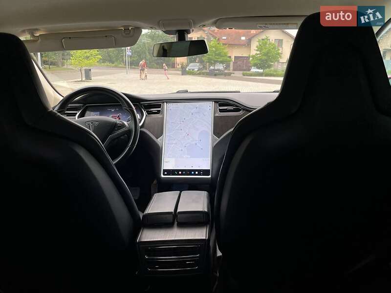 Ліфтбек Tesla Model S 2013 в Львові