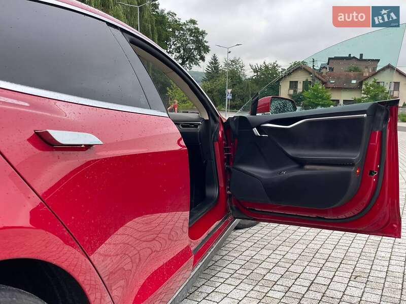 Ліфтбек Tesla Model S 2013 в Львові