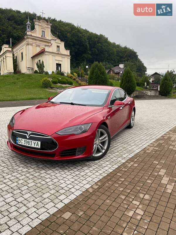 Tesla Model S 2013