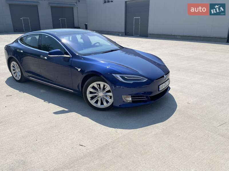 Лифтбек Tesla Model S 2017 в Киеве