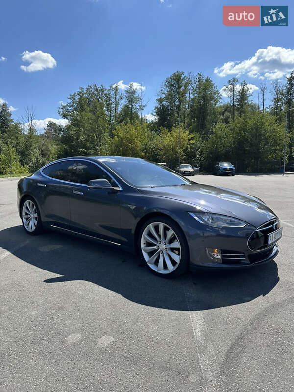Лифтбек Tesla Model S 2015 в Бородянке