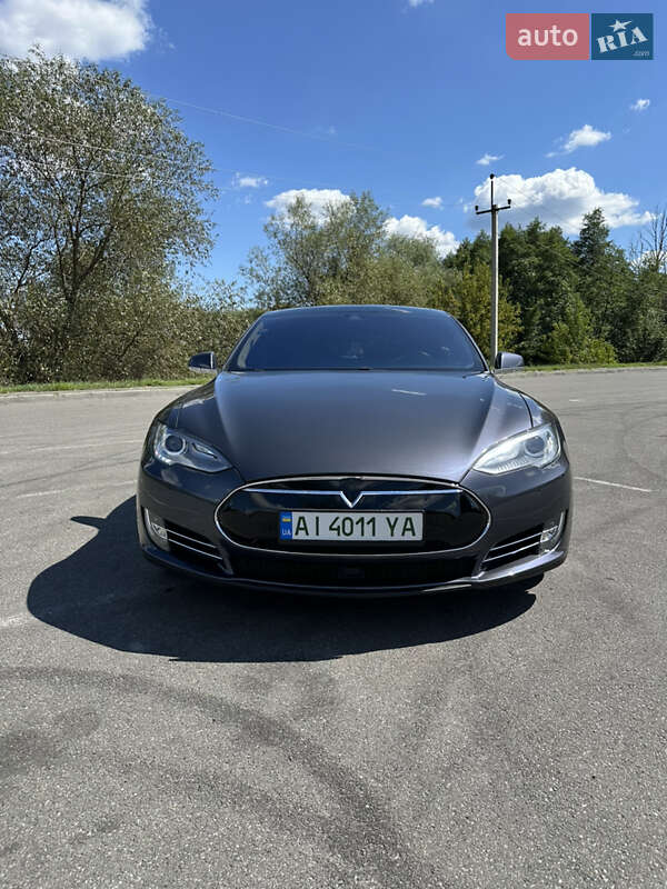 Лифтбек Tesla Model S 2015 в Бородянке