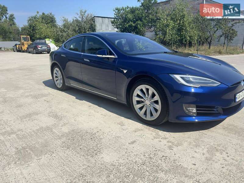 Лифтбек Tesla Model S 2017 в Киеве